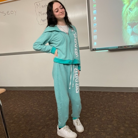 Meet your Posher, Angela - Picture 1 of 1